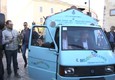 Renzi arriva in piazza Matera a bordo 'Bibliomotocarro' © ANSA