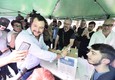 Matteo Salvini al gazebo della Lega a Milano © Ansa