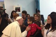 Papa visita a sorpresa centro riabilitazione