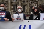Covid: a Milano protesta Fdi per chiedere le riaperture
