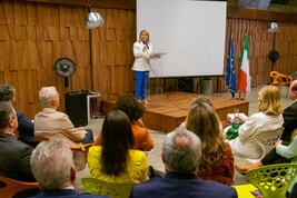 Maria Tripodi durante fórum no Consulado da Itália em São Paulo (crédito: Altieri Fotos)