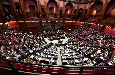 L'aula di Montecitorio durante la seduta della Camera nel giorno del via libera al Rosatellum © ANSA
