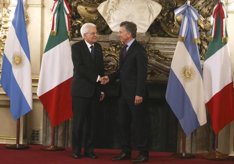 Il presidente Mattarella con il presidente argentino Mauricio Macri © EPA