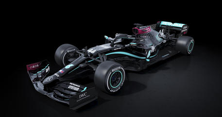 F1: nuova Mercedes, livrea nera contro il razzismo © 