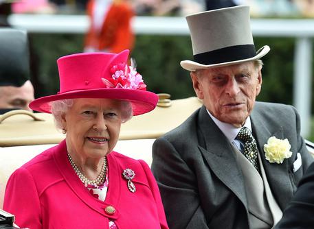 La regina Elisabetta e il principe Filippo © AFP