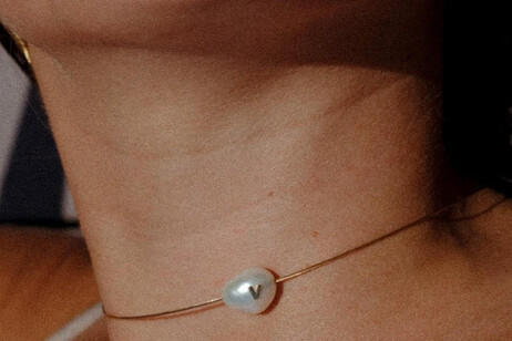 'Promettimi', collana d'oro con perla personalizzata di Lil Milan