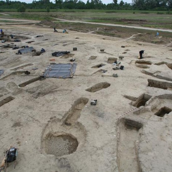 Gli scavi condotti dall'Università Eötvös Loránd presso il cimitero del periodo avaro di Rákóczifalva (fonte. Istituto di Scienze Archeologiche, Múzeum dell'Università Eötvös Loránd, Budapest, Ungheria)