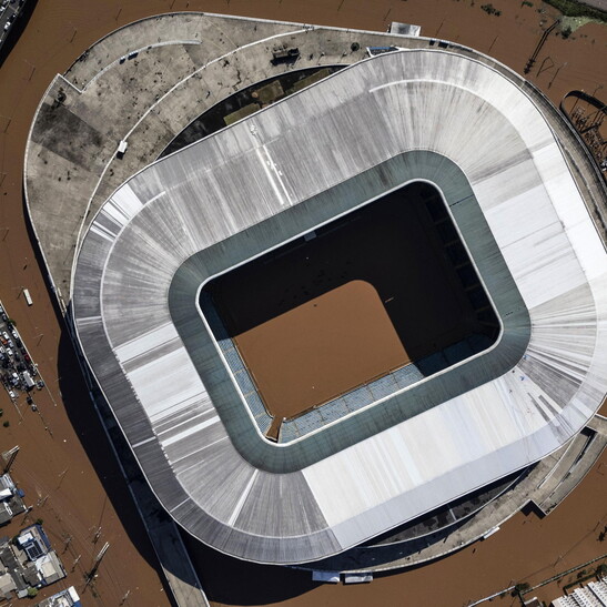 Arena do Grêmio foi tomada pela água em Porto Alegre