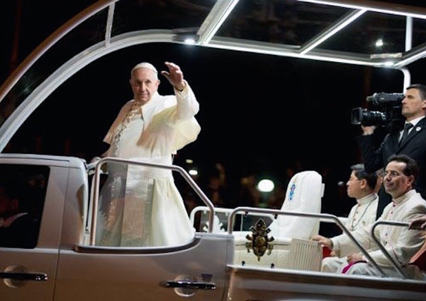 Papa Francesco in Kenya ha rinunciato al Volkswagen Touran © foto Isuzu Motors