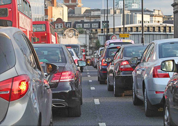 Governo GB studia incentivi per sostituire diesel inquinanti © Dailymail Uk