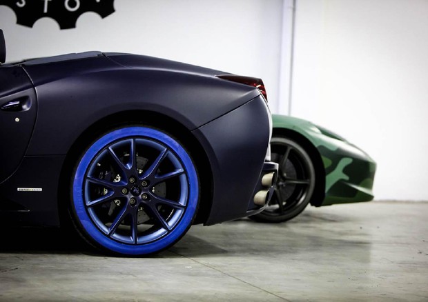 Pneumatici Pirelli colorati per le auto di Lapo Elkann © ANSA