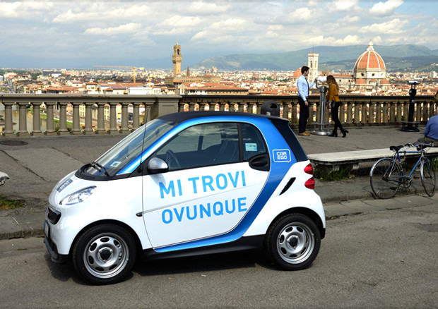 Carsharing Car2Go aiuta a Firenze i danneggiati sul Lungarno © Daimler Media