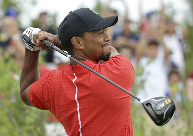 Tiger Woods sul green (foto: ANSA)