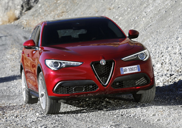 Alfa Romeo Stelvio su strada la tranquillità delle emozioni © FCA Press