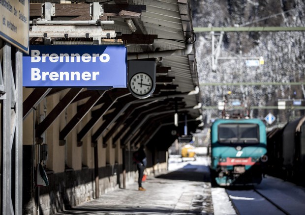 Migranti: Austria, annuncia controlli treni al Brennero (foto: EPA)