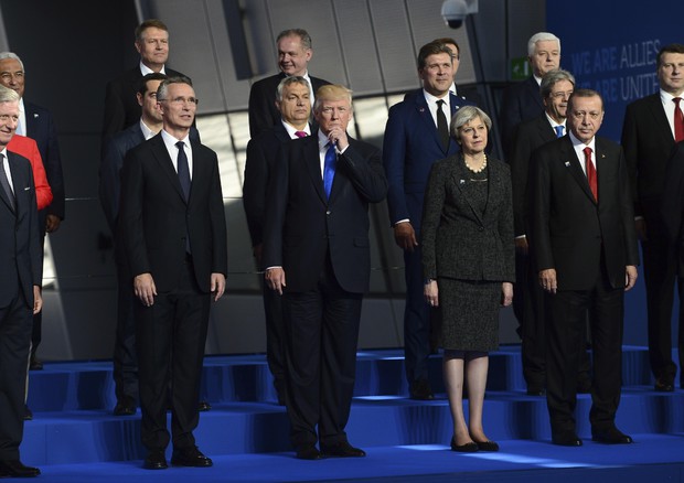 Il gelo della Ue e degli alleati della Nato su Trump (foto: AP)