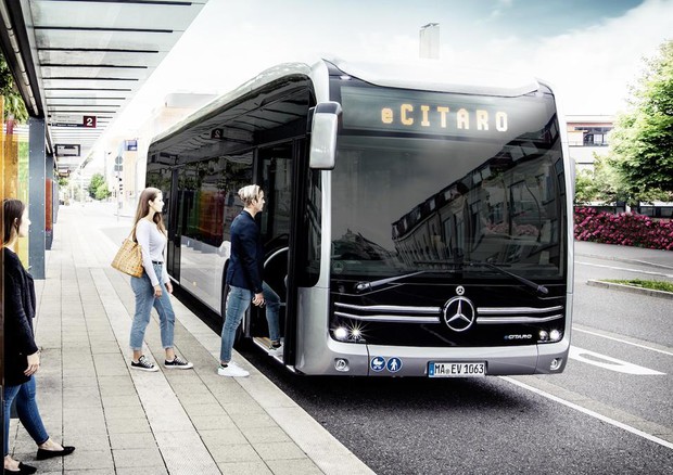 Il nuovo bus elettrico e-Citaro verrà offerto alle società di trasporto pubblico assieme al servizio e-Mobility Consulting © Daimler Press