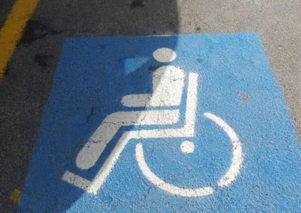 Parcheggio disabili © Ansa