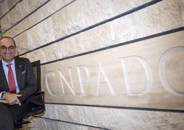 Il presidente di CNPADC Walter Anedda, nel suo ufficio di Roma © ANSA