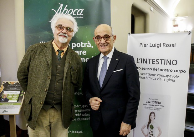 Patrizio Roversi e il dottor Pier Luigi Rossi © ANSA 