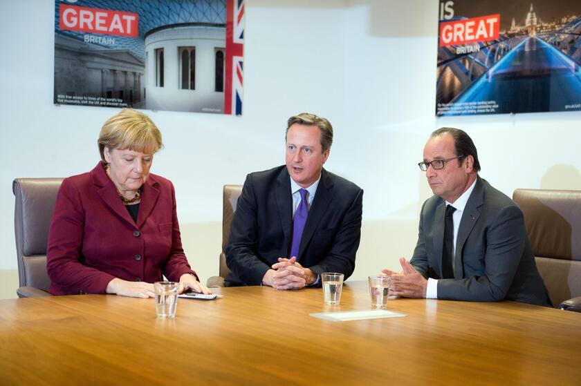 Angela Merkel, David Cameron e François Hollande © ANSA/EPA