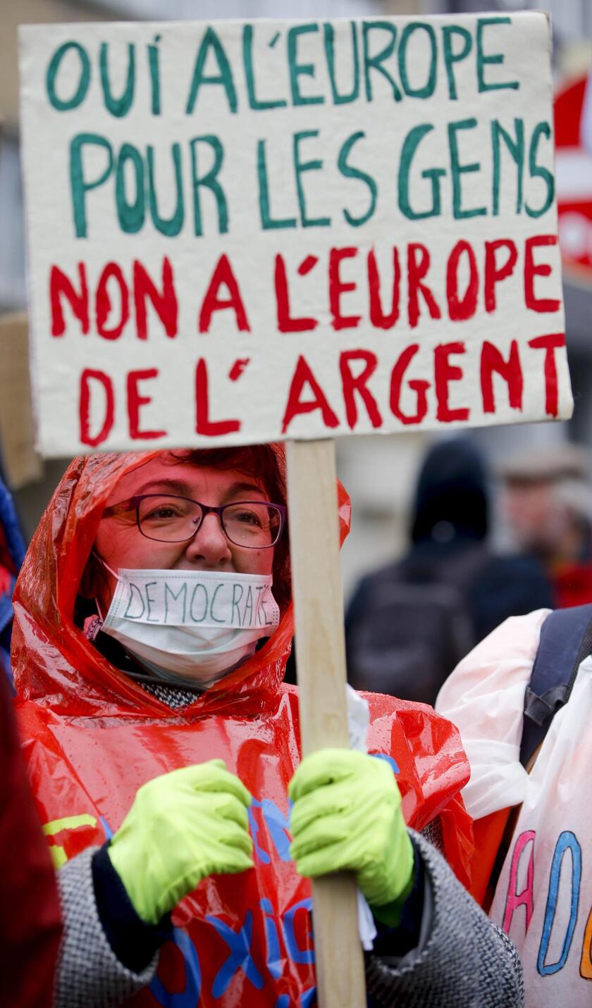 Corteo anti TTIP e austerità a Bruxelles © ANSA/EPA