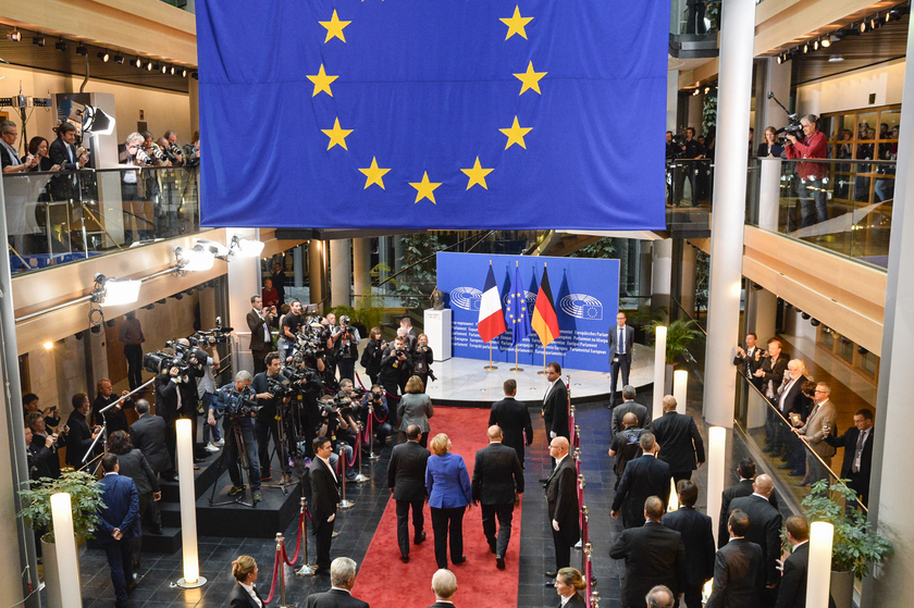 L 'arrivo a Strasburgo di François Hollande e Angela Merkel © Parlamento Ue - RIPRODUZIONE RISERVATA