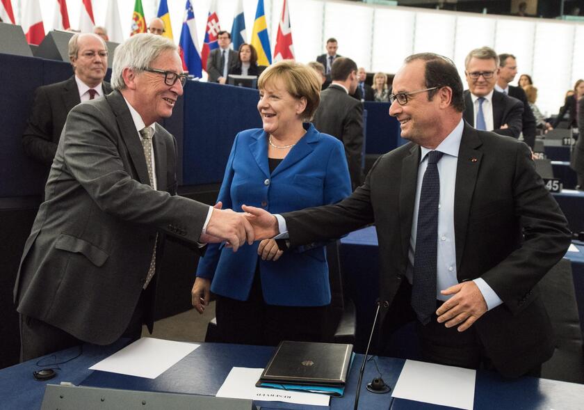 Jean-Claude Juncker, Angela Merkel e François Hollande © ANSA/EPA