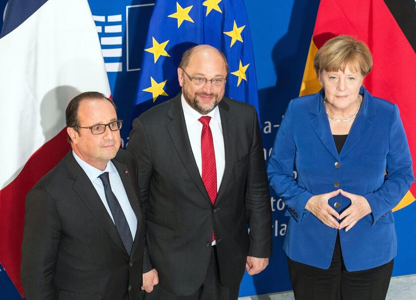 François Hollande, Martin Schulz e Angela Merkel © ANSA/EPA
