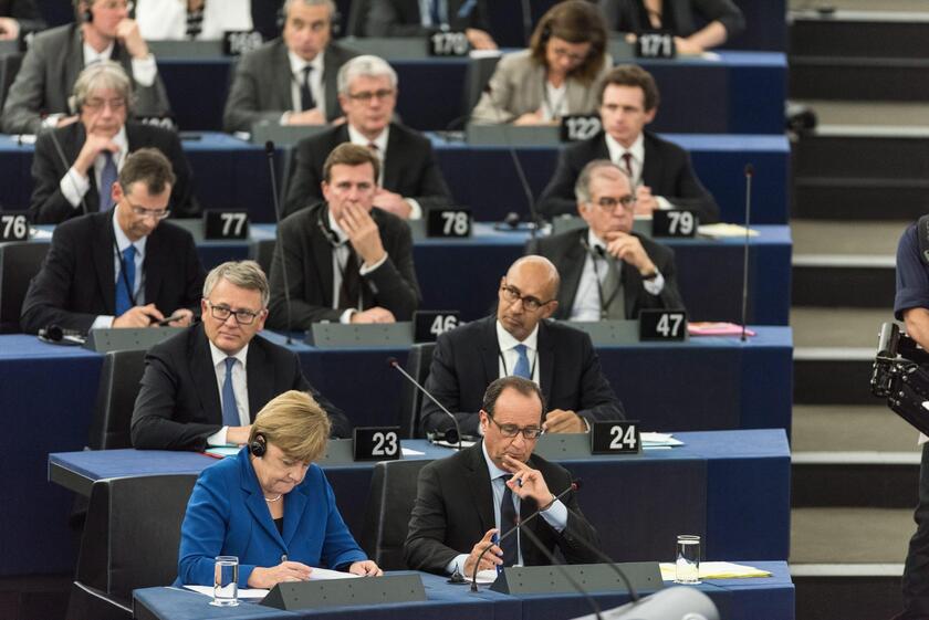 Angela Merkel e François Hollande in aula a Strasburgo © ANSA/EPA