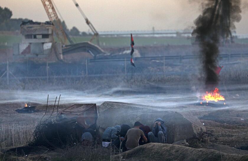 Clashes between protestors and IDF in Gaza City © ANSA/EPA