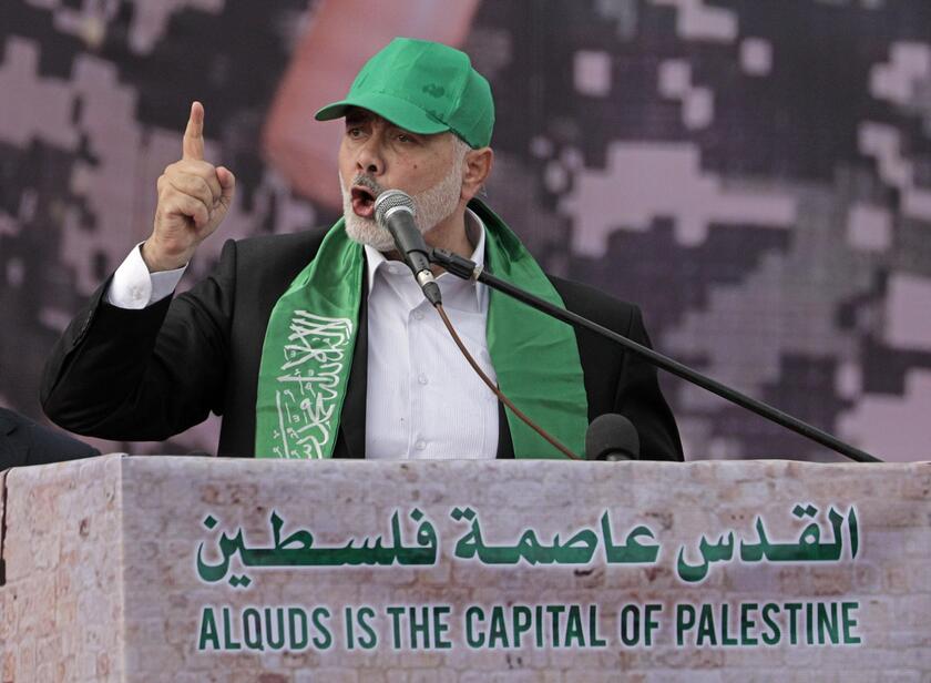 Il capo politico di Hamas, Ismail Haniyeh, parla alla folla a Gaza © ANSA/EPA