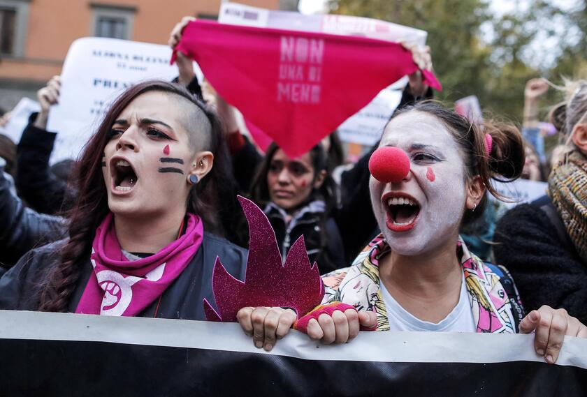 Violenza donne: corteo Roma, slogan contro la Raggi - ALL RIGHTS RESERVED