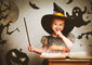 Una bambina si diverte ad Halloween foto vgenyatamanenko iStock. © ANSA