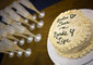 La torta di fidanzamento del divulgatore scientifico Dave Mosher e della fisica Kendra Snyder , con la promessa 'Nerd per la vita' (fonte: Dave Mosher, nature.com) © Ansa