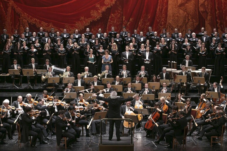 L 'orchestra del Teatro Real di Madrid (foto archivio) -     RIPRODUZIONE RISERVATA