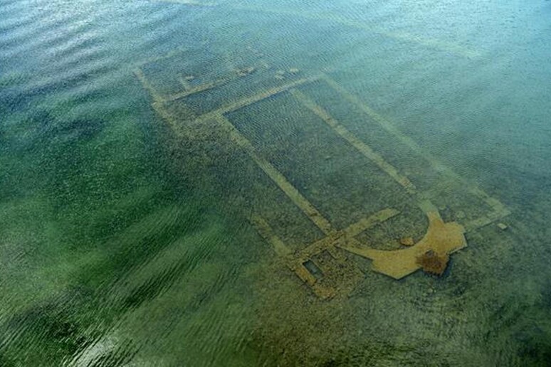 I resti della basilica trovati in fondo al lago -     RIPRODUZIONE RISERVATA