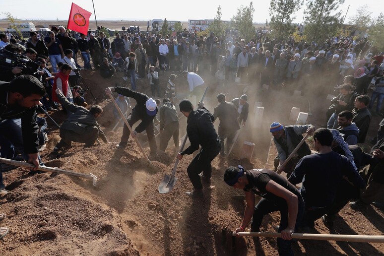 Funerals for Kurdish fighters killed in Kobane by Islamic State © ANSA/EPA