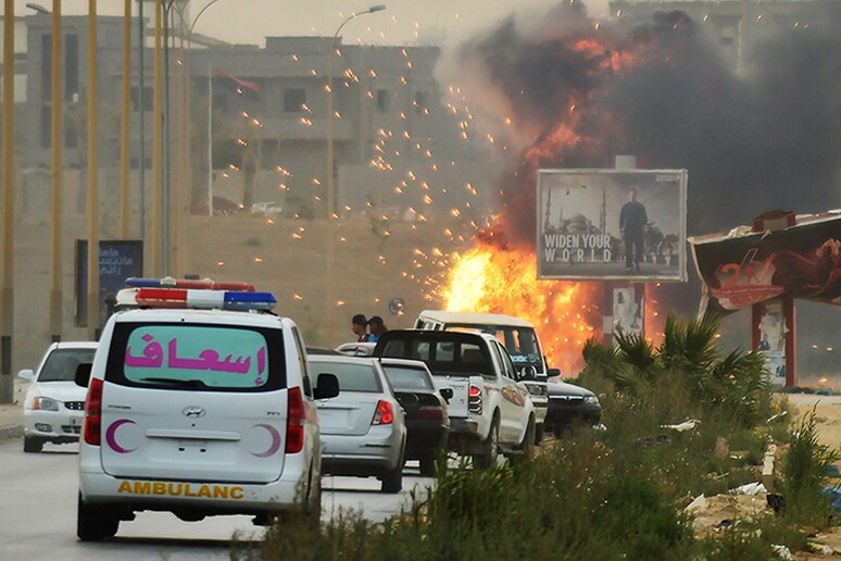 Scontri a Bengasi © ANSA/EPA