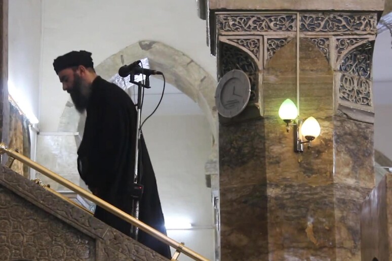 Un frame dal video della prima apparizione pubblica di Al Baghdadi -     RIPRODUZIONE RISERVATA