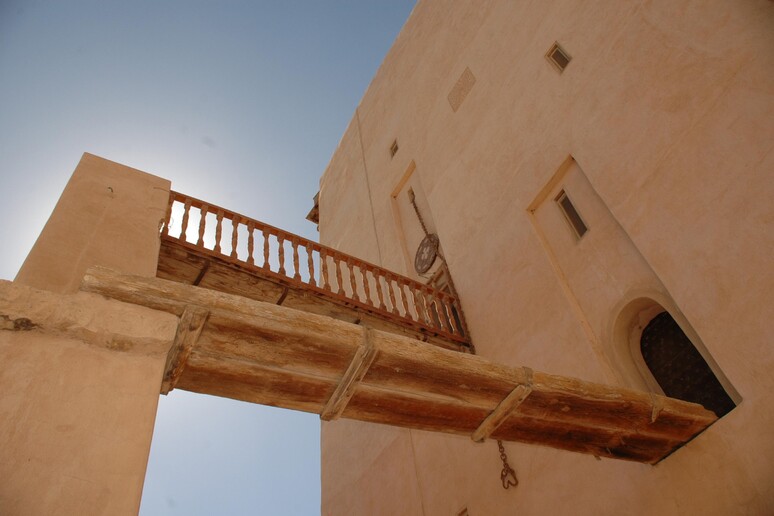 Ponte levatoio utilizzato dai monaci per rifugiarsi contro le invasioni fino al VII secolo  -Monasteri di Wadi Natrun (foto Cristiana Missori) -     RIPRODUZIONE RISERVATA