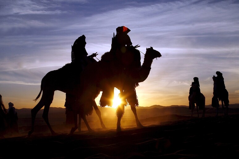 Tuareg nel deserto algerino -     RIPRODUZIONE RISERVATA