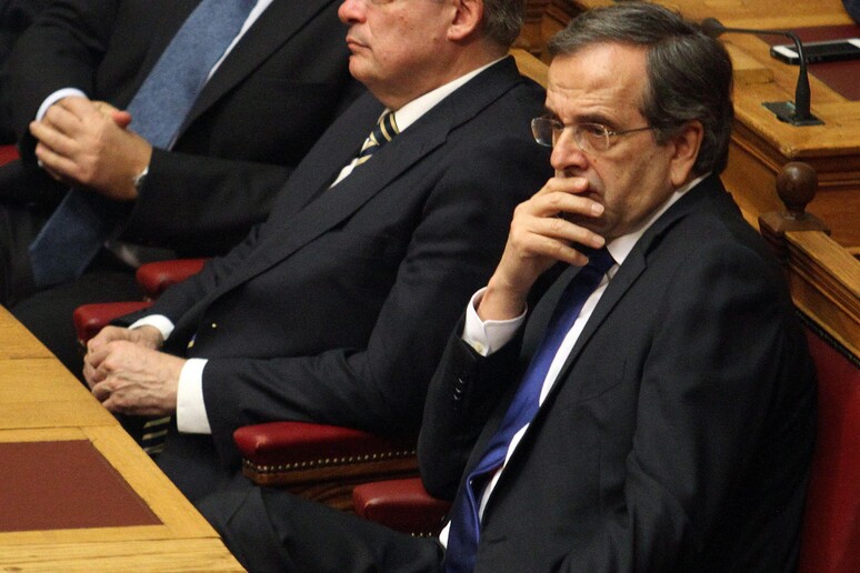 Il premier Antonis Samaras durante il voto di ieri in Parlamento © ANSA/EPA