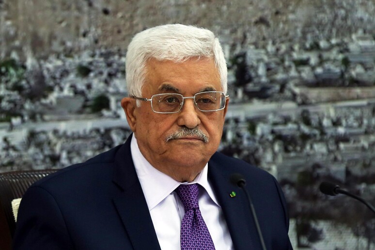 Il presidente Abu Mazen durante la riunione della leadership palestinese da lui presieduta oggi a Ramallah -     RIPRODUZIONE RISERVATA