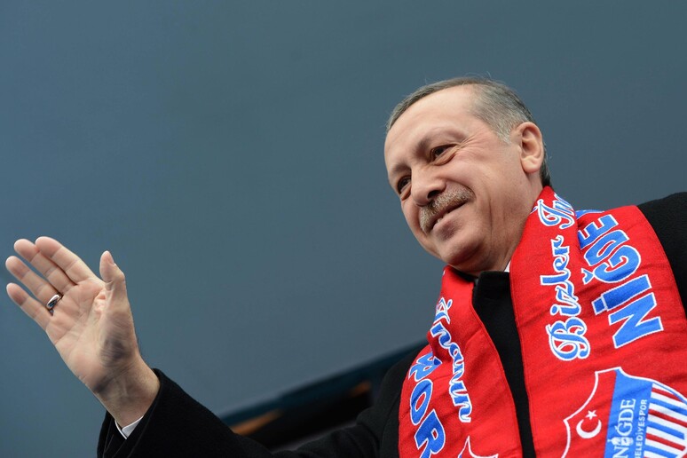 Il premier turco Recep Tayyip Erdogan durante un comizio a  in Nigde in vista delle elezioni amministrative del 30 marzo -     RIPRODUZIONE RISERVATA