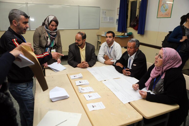 In Algeria si contano i voti © ANSA/EPA
