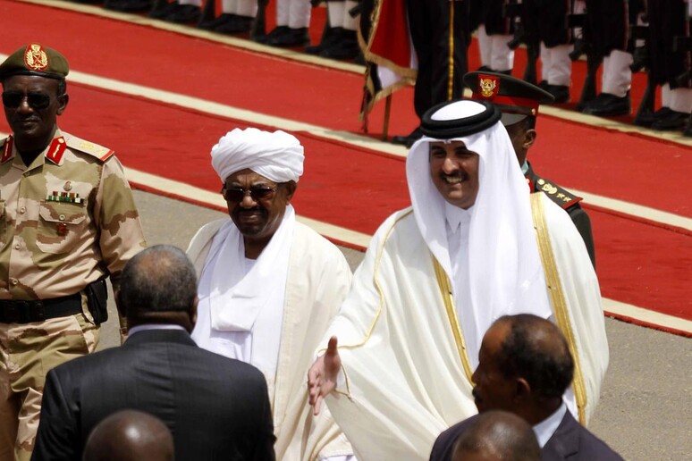 L 'emiro del Qatar Sheikh Tamim bin Hamad  Al-Thani durante una visita in Sudan -     RIPRODUZIONE RISERVATA