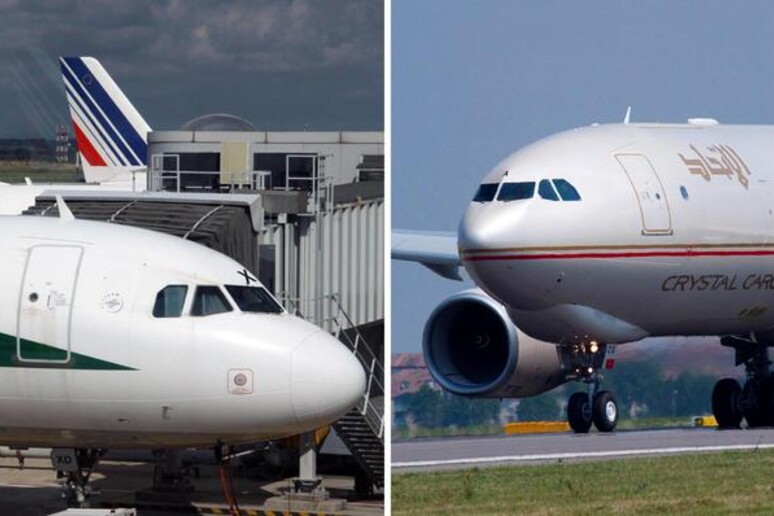 Un aereo dell 'Alitalia ed un aereo della Etihad Airways. -     RIPRODUZIONE RISERVATA
