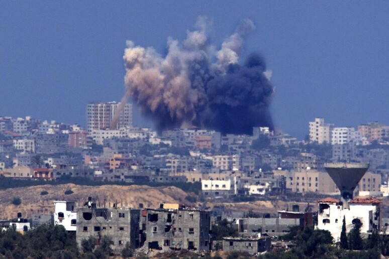 Raid aerei di Israele sulla Striscia di Gaza -     RIPRODUZIONE RISERVATA