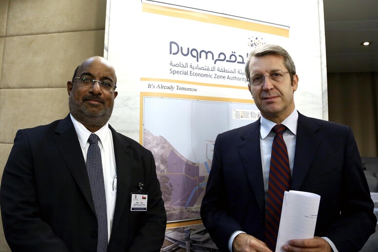 Il Sottosegretario agli Esteri e alla Cooperazione Internazionale, Benedetto Della Vedova, e il Presidente della Zona Economica Speciale di Duqm, Yahya bin Said Al Jabri, durante la presentazione della Zona Economica Speciale di Duqm (Oman) -     RIPRODUZIONE RISERVATA